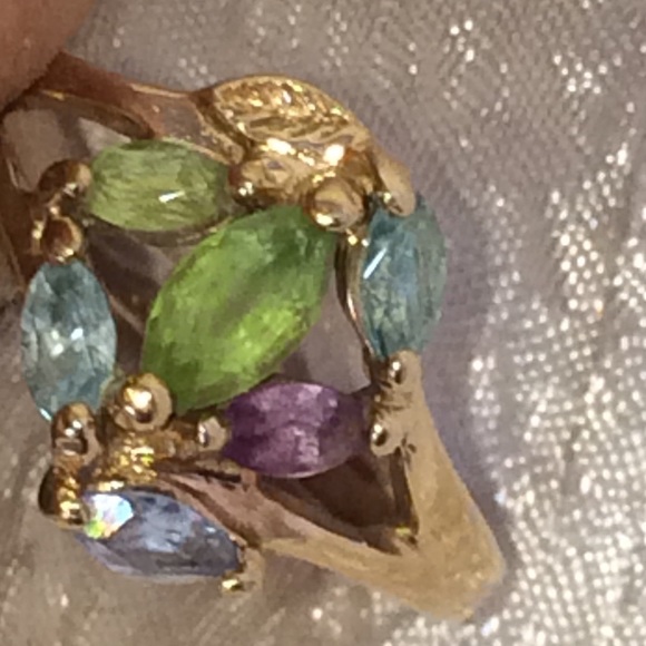 10k gold ring. - Picture 7 of 11